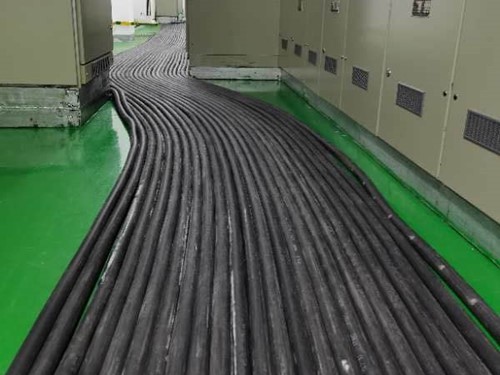 漳平如何根据理论计算公式计算温度对特定电压测量结果的影响？