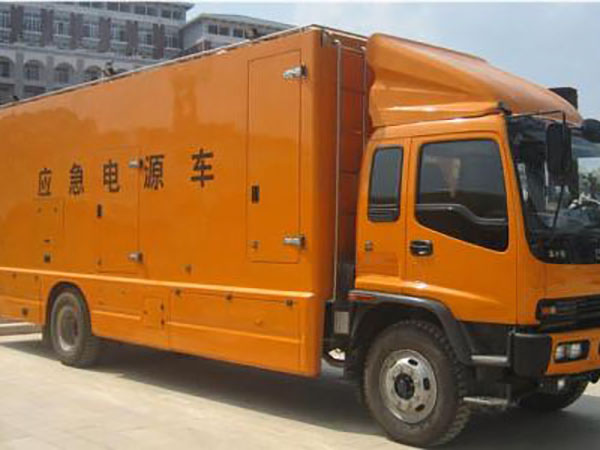 漳平冬季柴油发电机启动前，如何检查燃油系统中的积水？